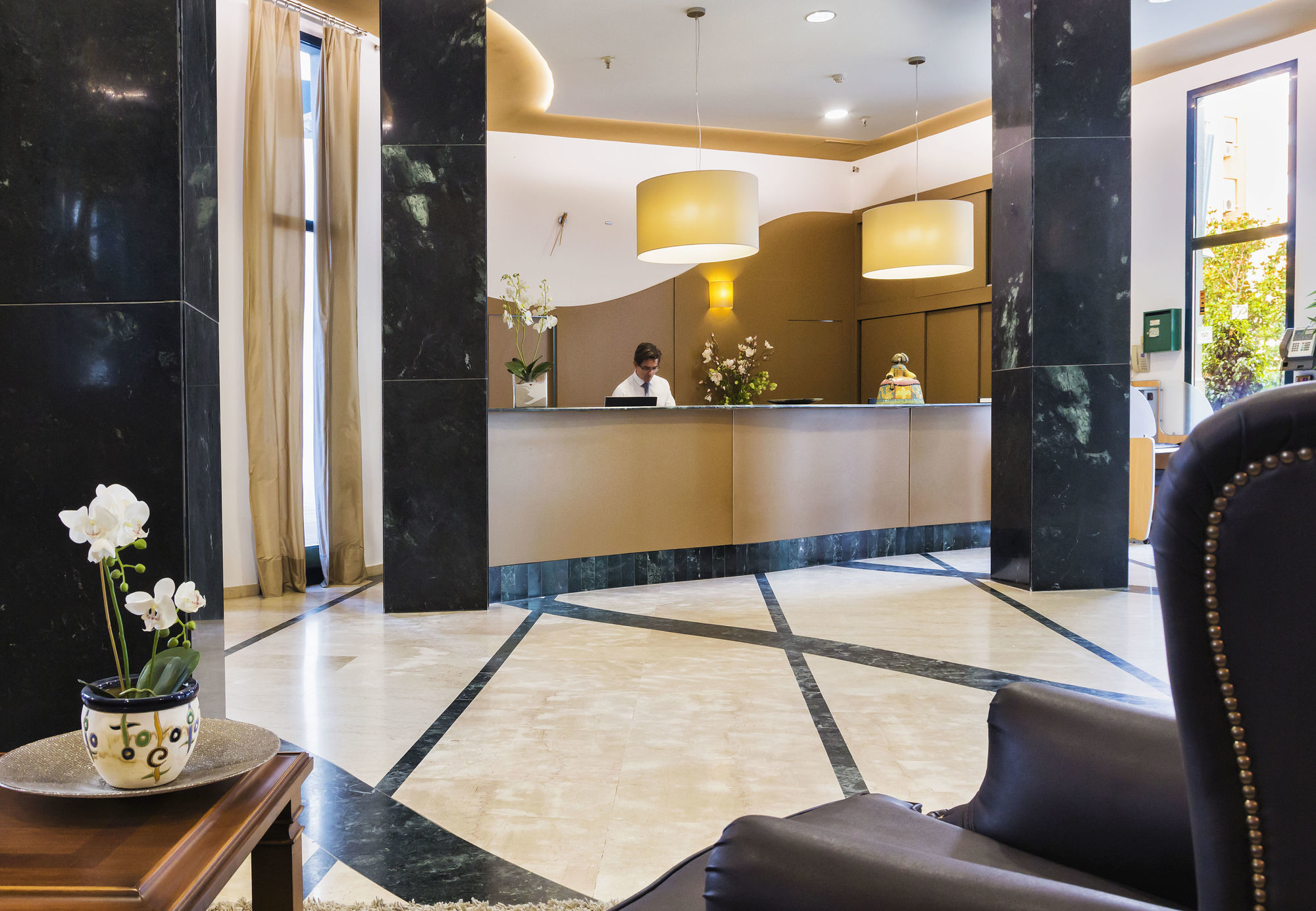 Hotel Rh Arena غانديا المظهر الخارجي الصورة