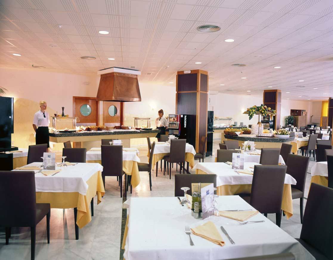 Hotel Rh Arena غانديا المظهر الخارجي الصورة